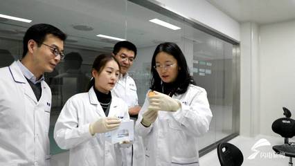 人大代表履職記 李燕，科技創(chuàng)新才是企業(yè)立身之本，要讓14億人對(duì)醫(yī)藥產(chǎn)業(yè)充滿(mǎn)信任